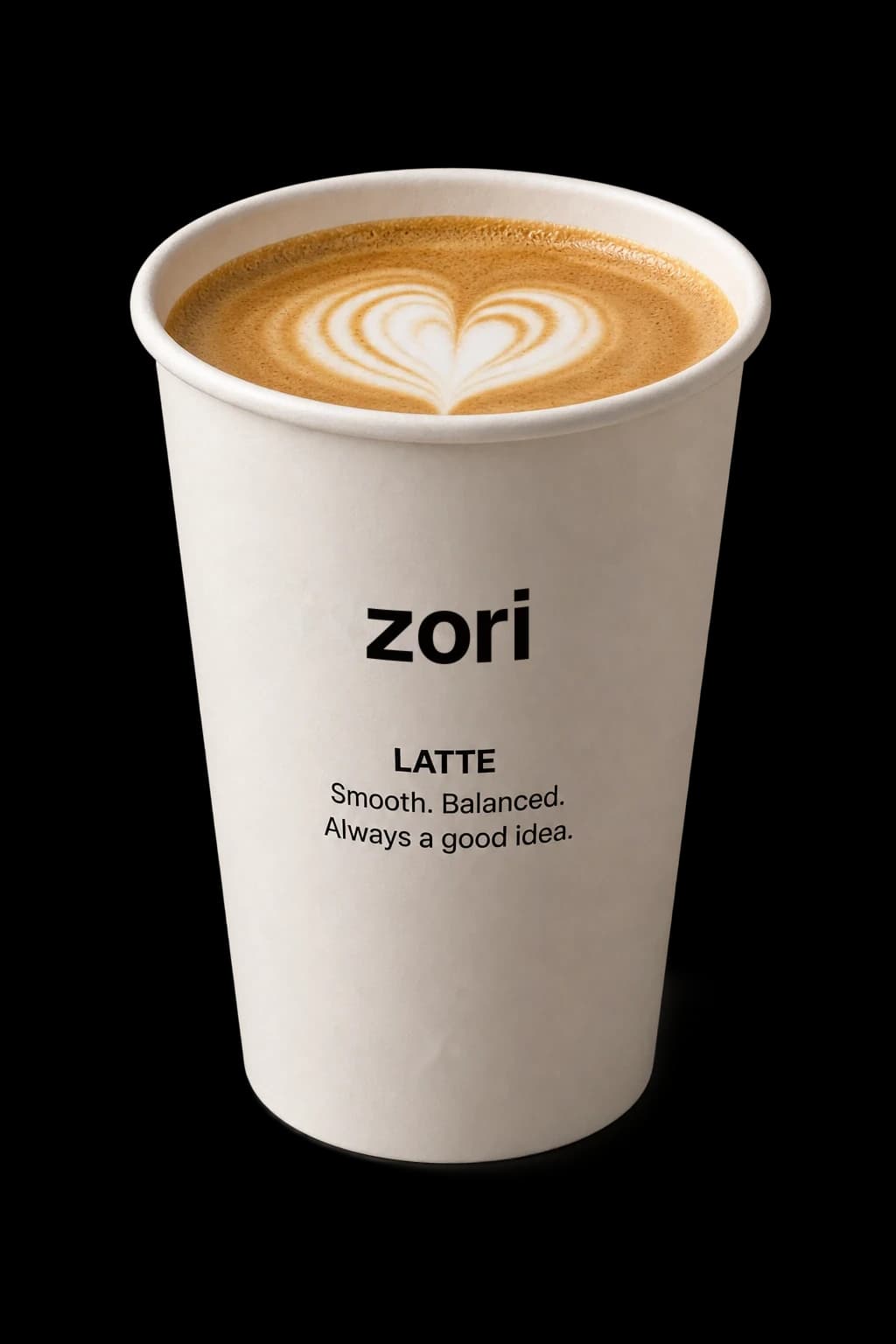 Un pahar de latte Zori cu o inimă desenată în spumă